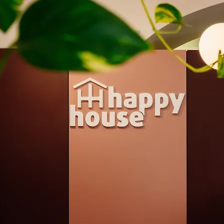 Happy House פארו