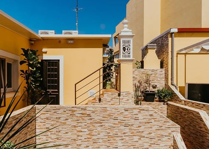 Happy House Konukevi 4*